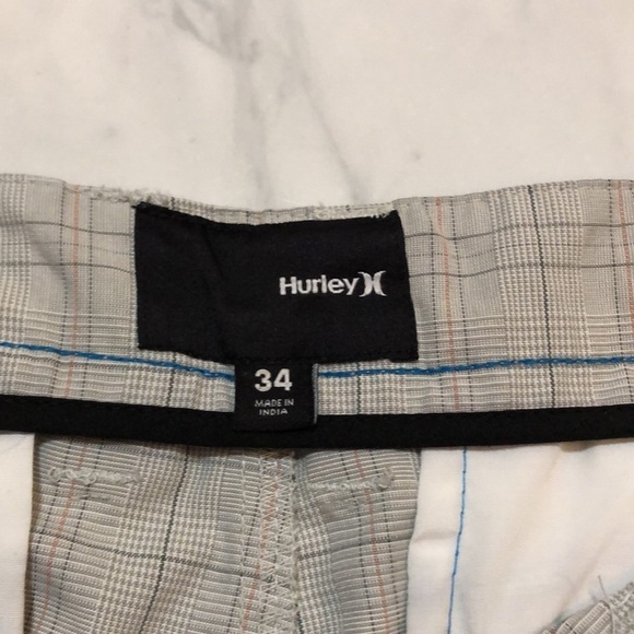 Hurley men’s plaid cream / grey shorts. Perfect for golf or the beach! EUC! - Picture 3 of 7